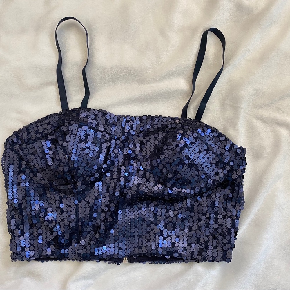 3/$25.00 🛍 
Forever 21 Sequenced Cropped Top